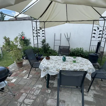 Piroska Vendeghaz Apartment