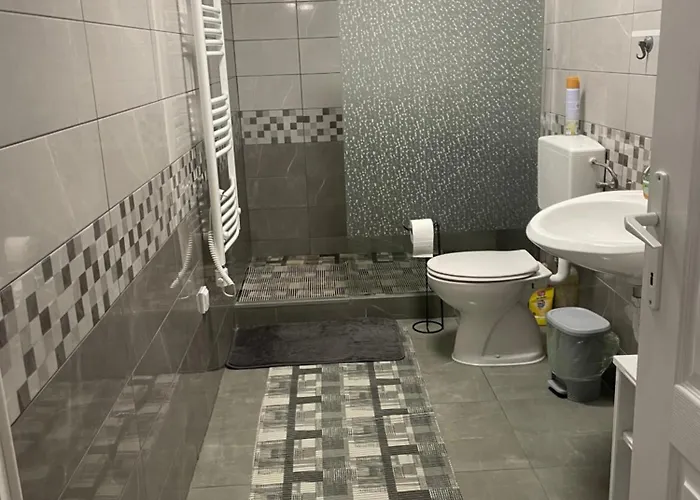 아파트 Piroska Vendeghaz *